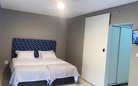 Private, Cosy And Stylish Stay At Nest24 Evans Park